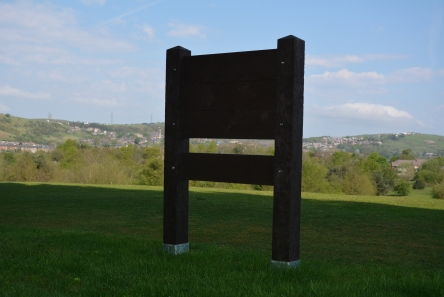 deluxe recycled plastic tee info sign