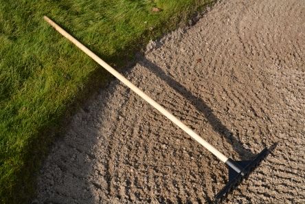economy bunker rake with wooden handle